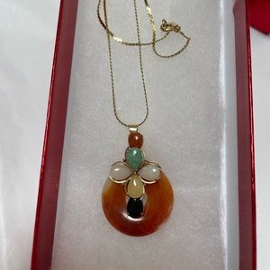 14k 585 GOLD ITALY MULTICOLOR JADE ONYX DISC FLOWER PENDANT NECKLACE 21 3/4CHAIN